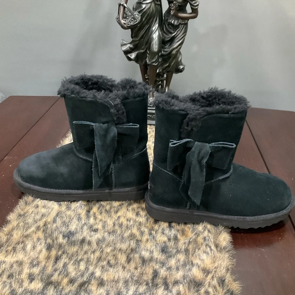 UGG ONE SIDE BOW‎ LEATHER BOOTS